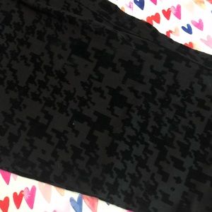 HUE Black Flocked Houndstooth Denim Legging Size M